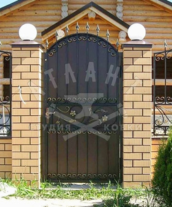 Глухая кованая калитка ККЛ-572