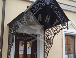 Большой двухскатный козырек над дверью КК-430
